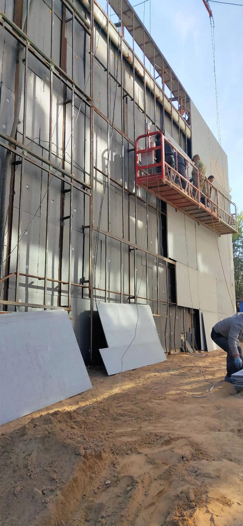 辦公樓外立面真石漆保溫工程 加班加點，質量與效率并行